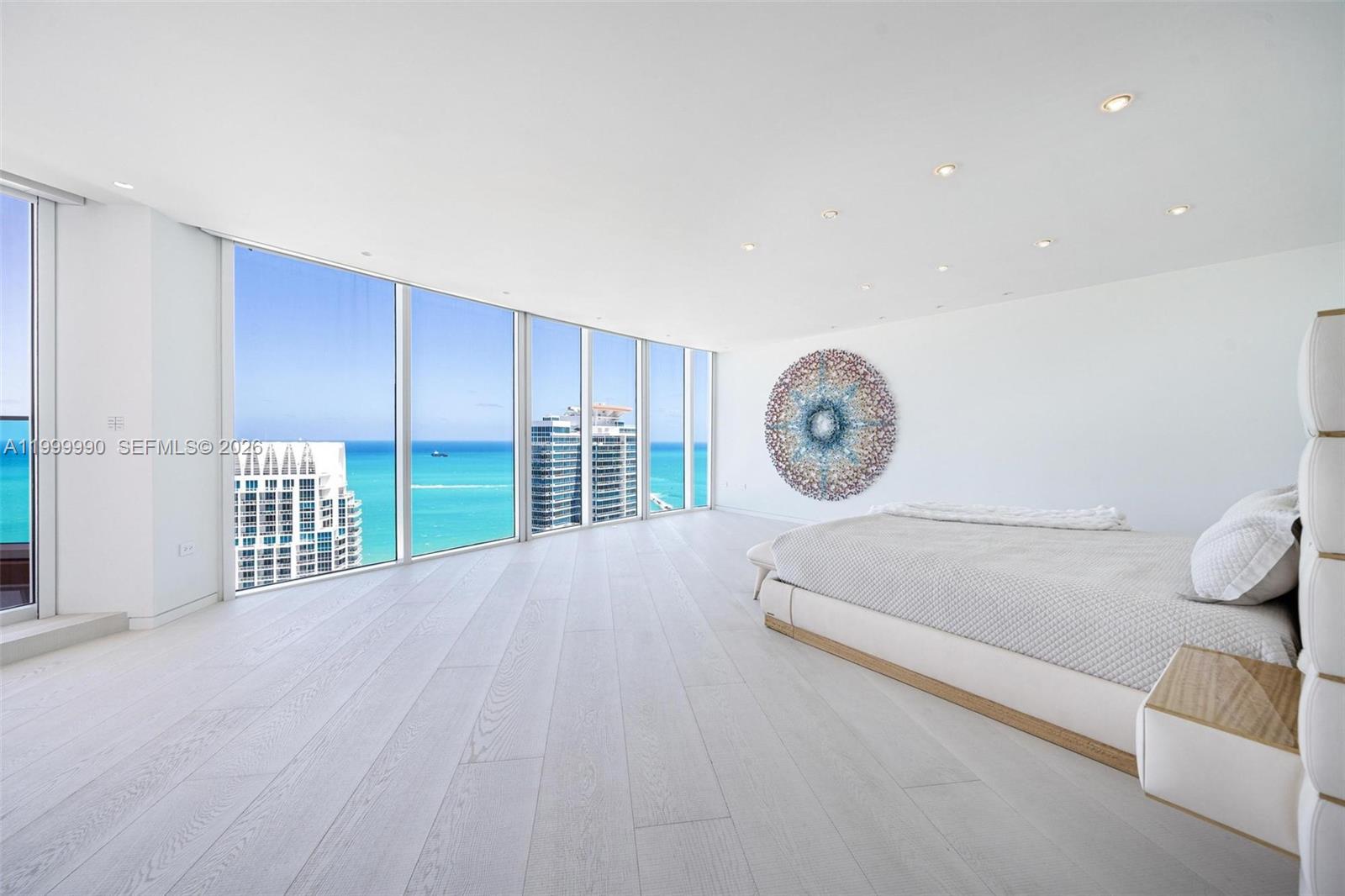 300 S Pointe Dr #PH-5, Miami Beach FL 33139