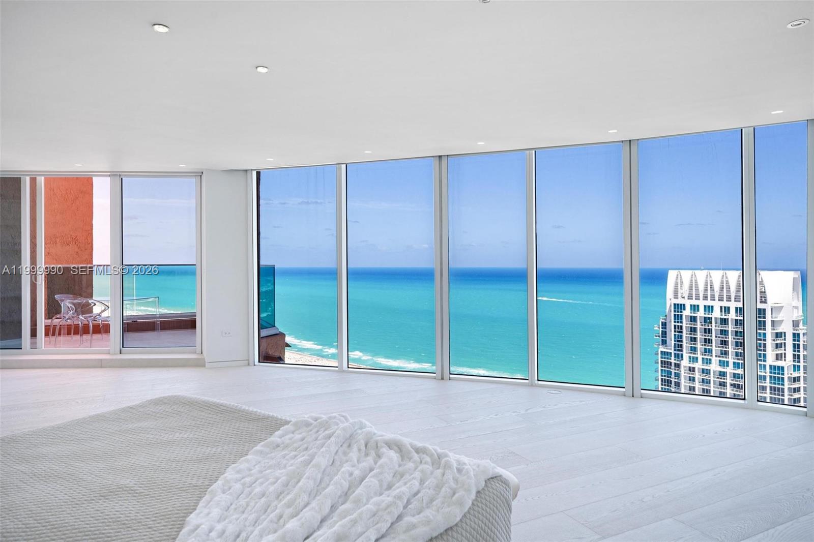 300 S Pointe Dr #PH-5, Miami Beach FL 33139