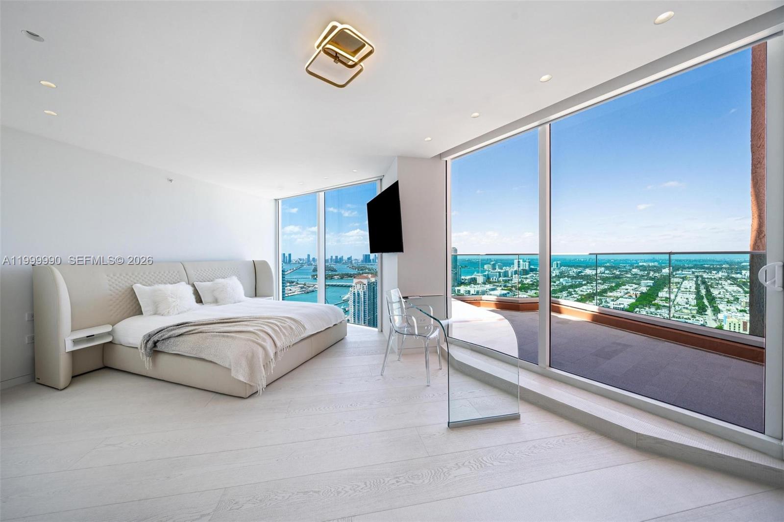 300 S Pointe Dr #PH-5, Miami Beach FL 33139