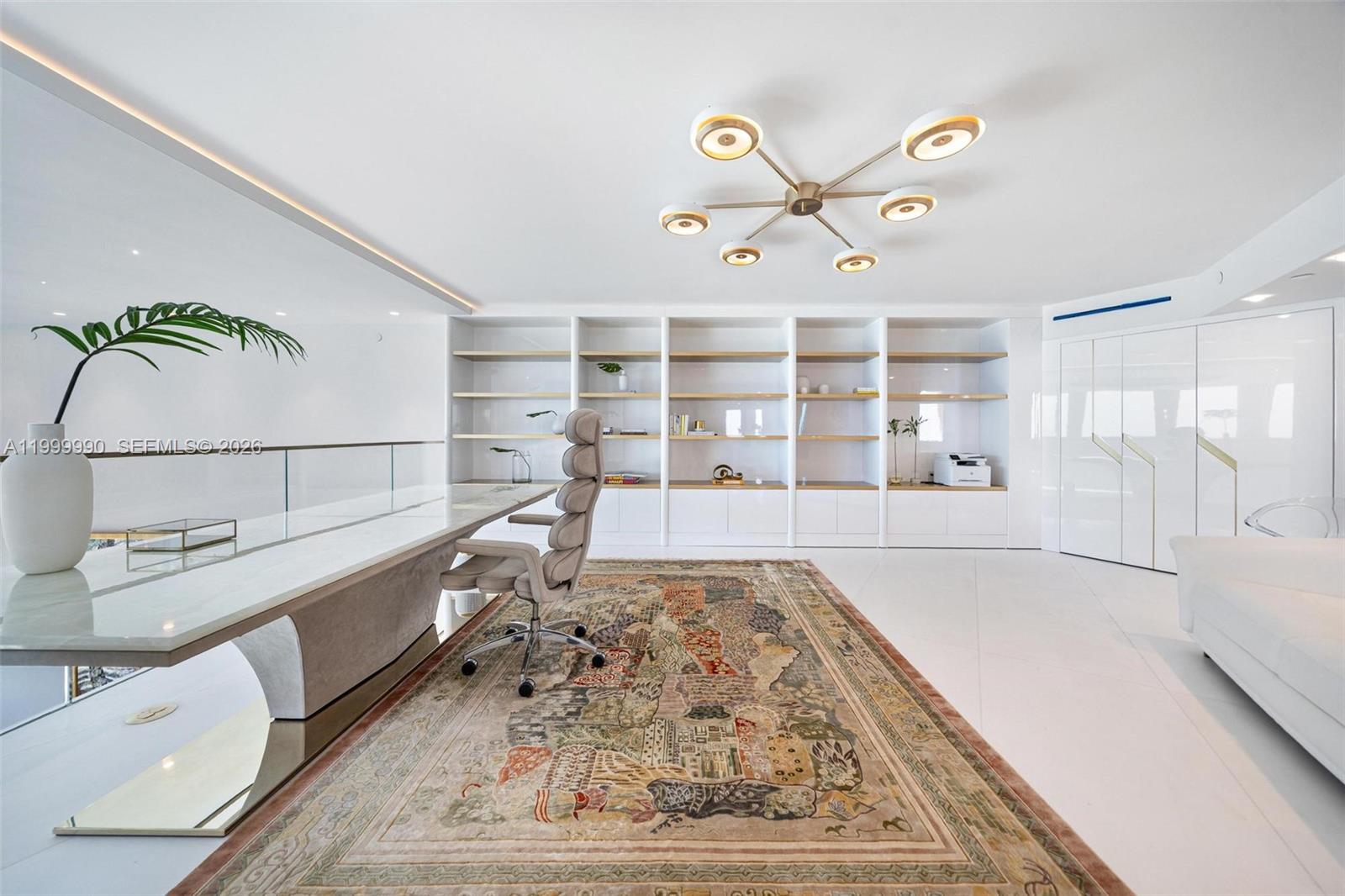 300 S Pointe Dr #PH-5, Miami Beach FL 33139