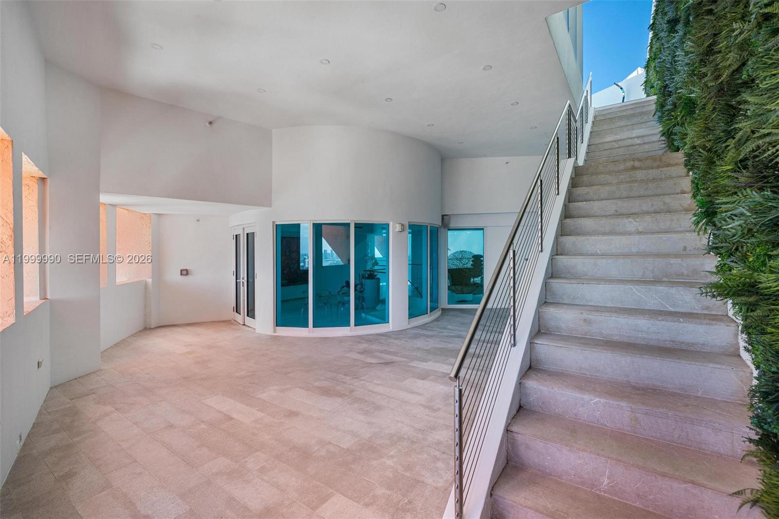 300 S Pointe Dr #PH-5, Miami Beach FL 33139