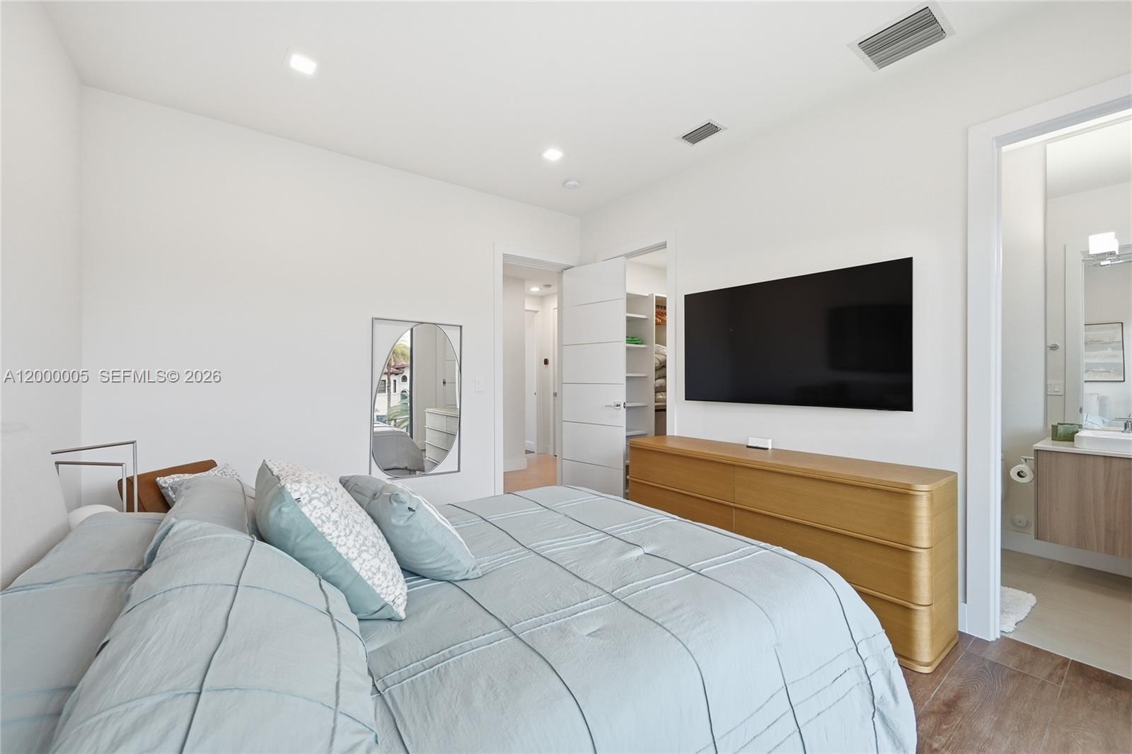 3300 NE 170th St, North Miami Beach FL 33160