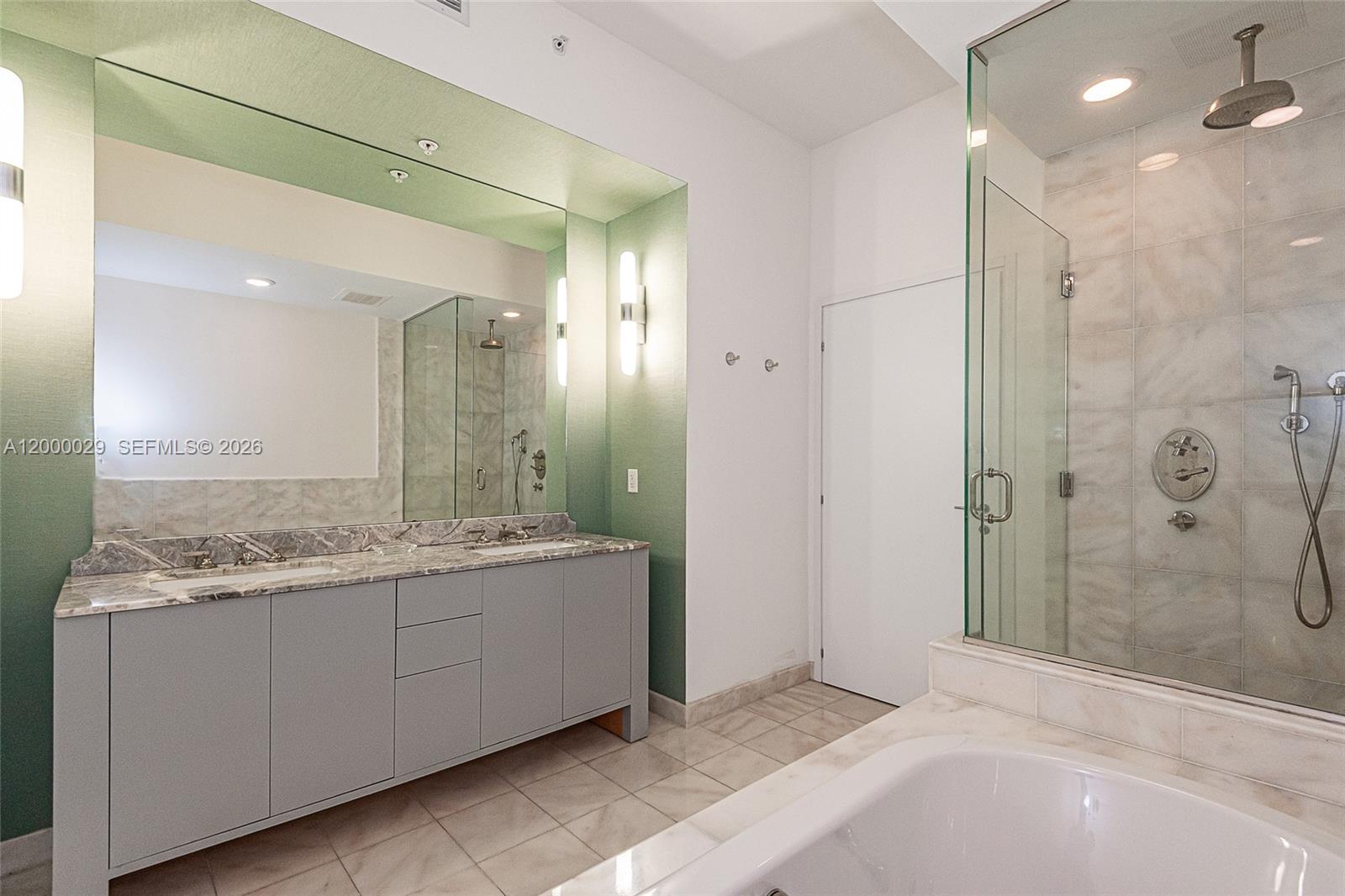 50 S Pointe Dr #1804, Miami Beach FL 33139