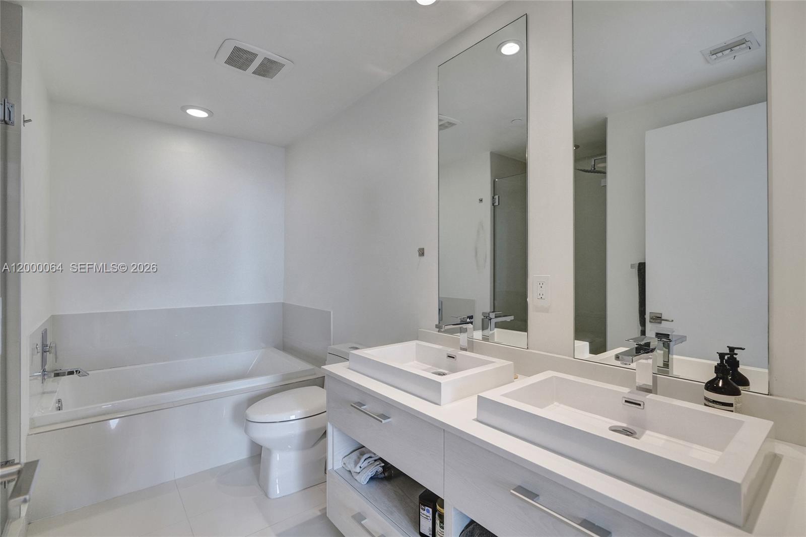 45 SW 9th St #1803, Miami FL 33130