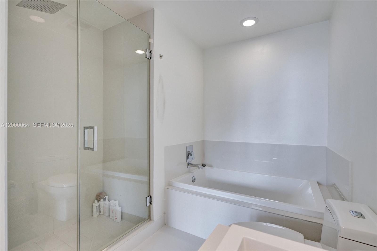 45 SW 9th St #1803, Miami FL 33130