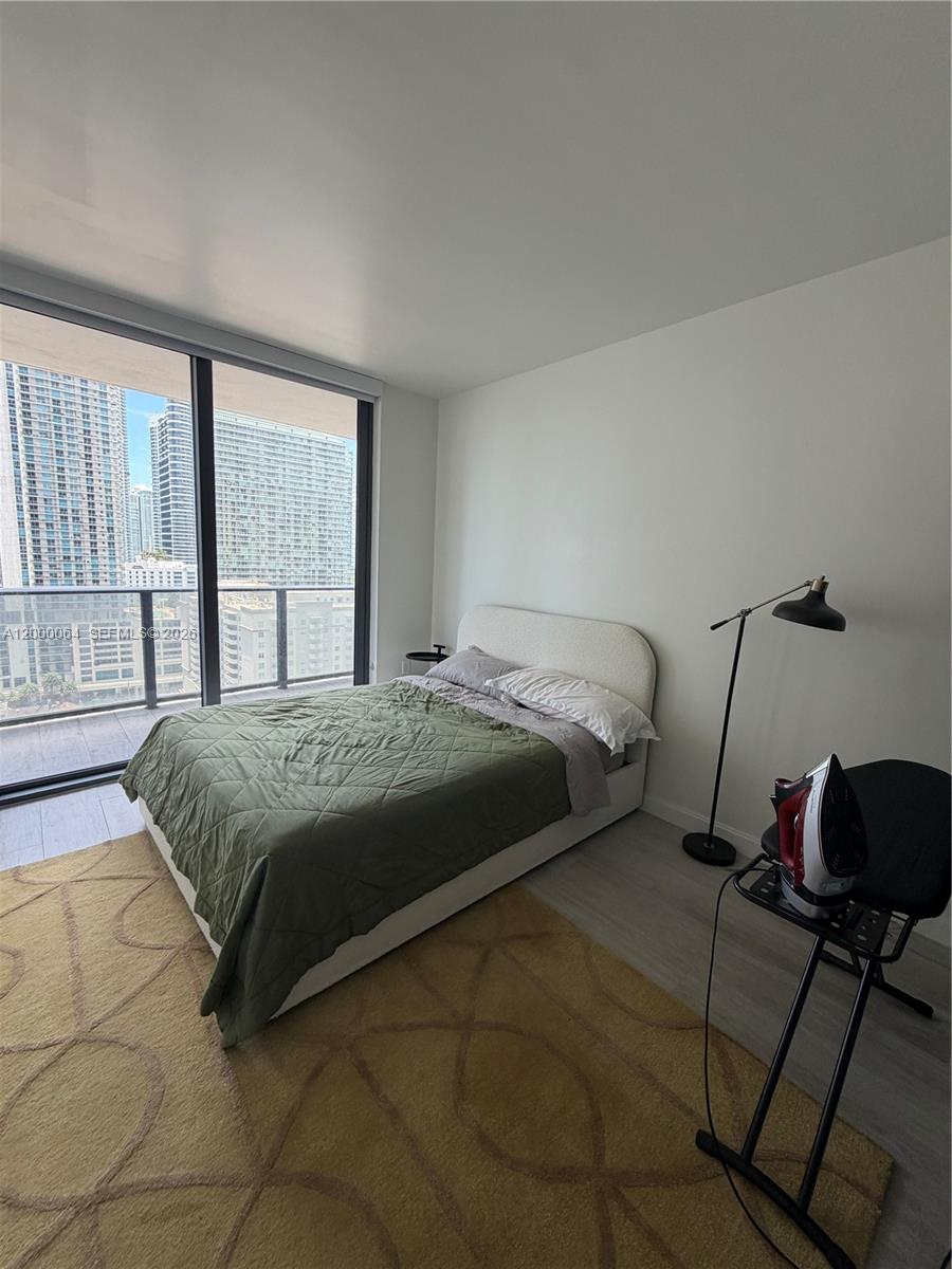 45 SW 9th St #1803, Miami FL 33130