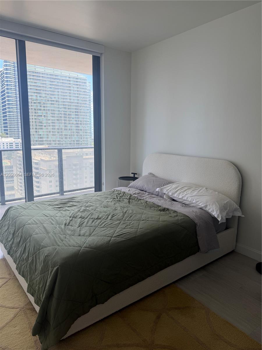 45 SW 9th St #1803, Miami FL 33130
