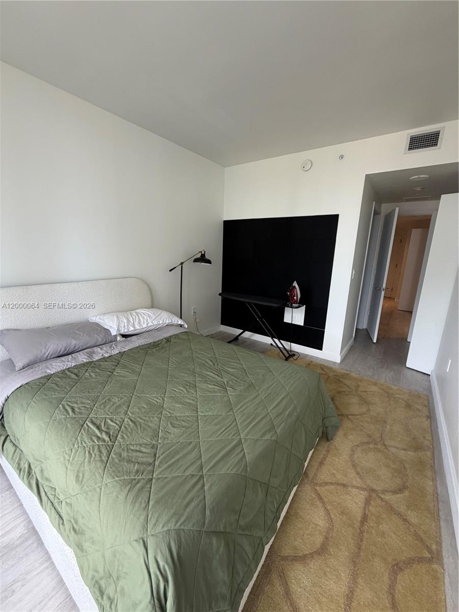 45 SW 9th St #1803, Miami FL 33130