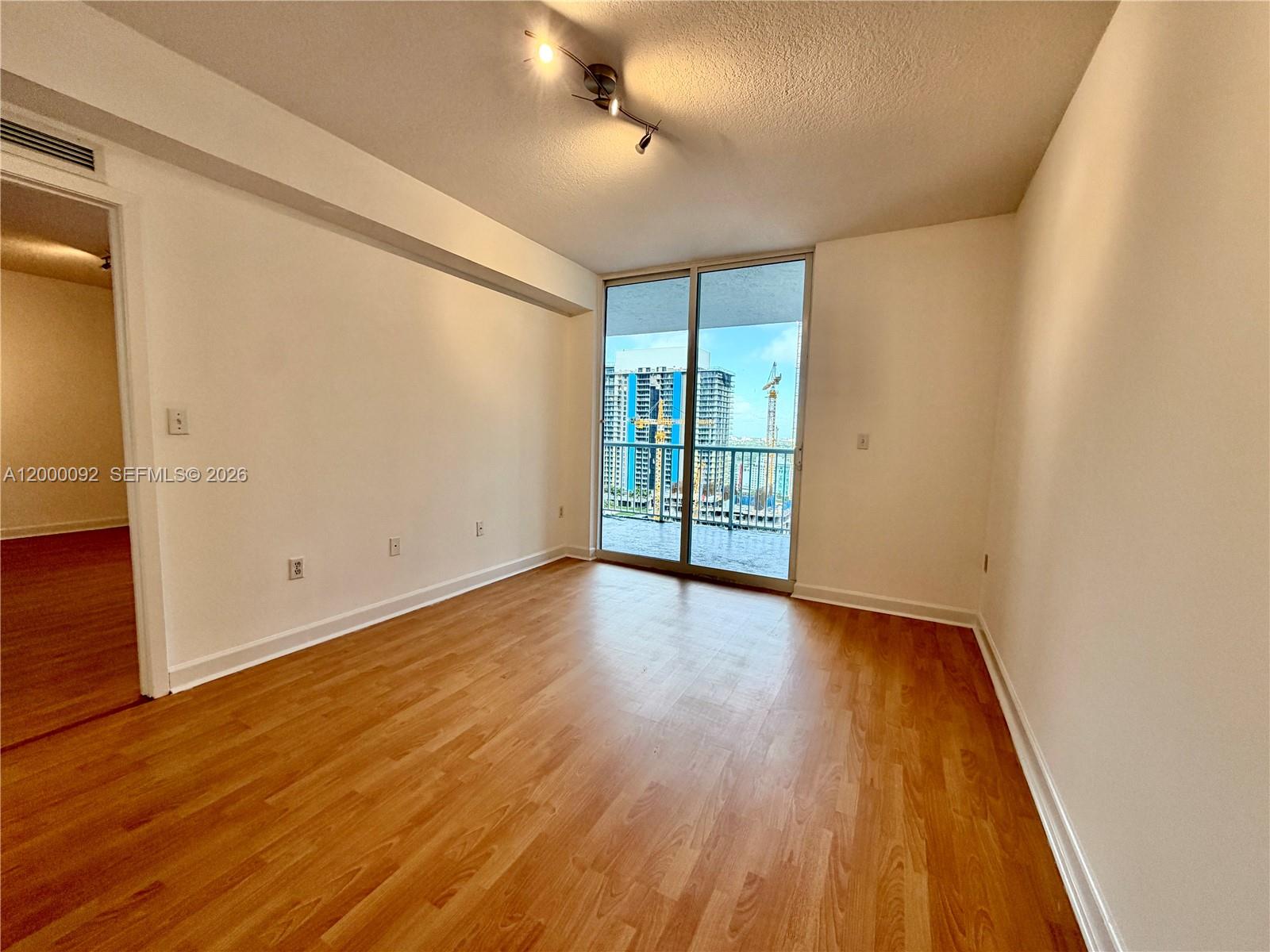 170 SE 14th St #2906, Miami FL 33131