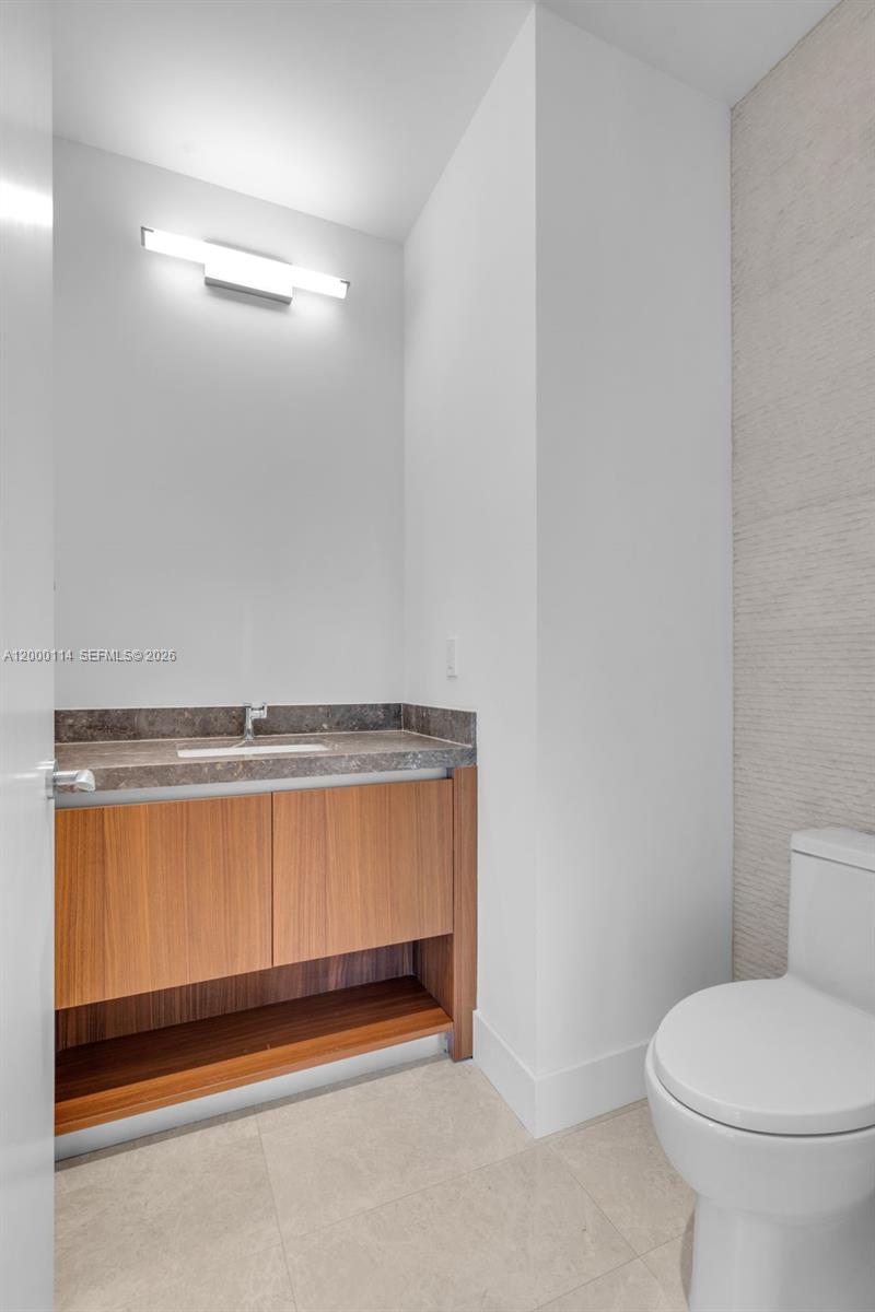 175 SE 25 RD #3003, Miami FL 33129