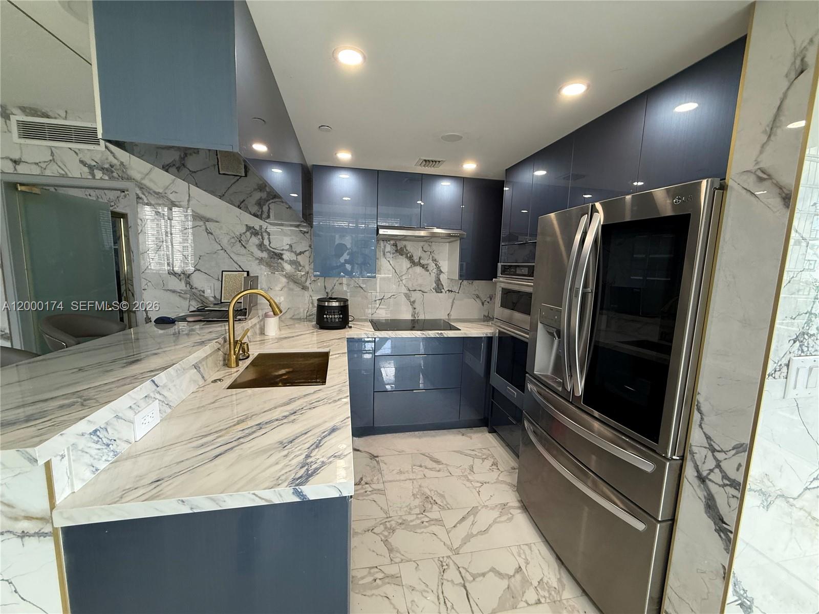601 NE 23rd St #903, Miami FL 33137