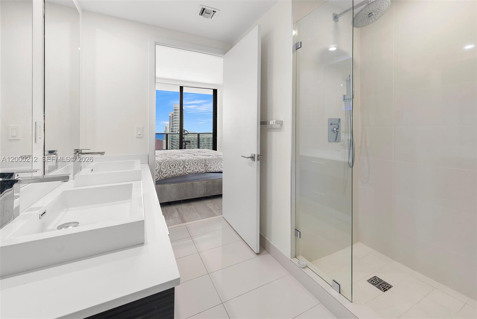 45 SW 9th St #4006, Miami FL 33130