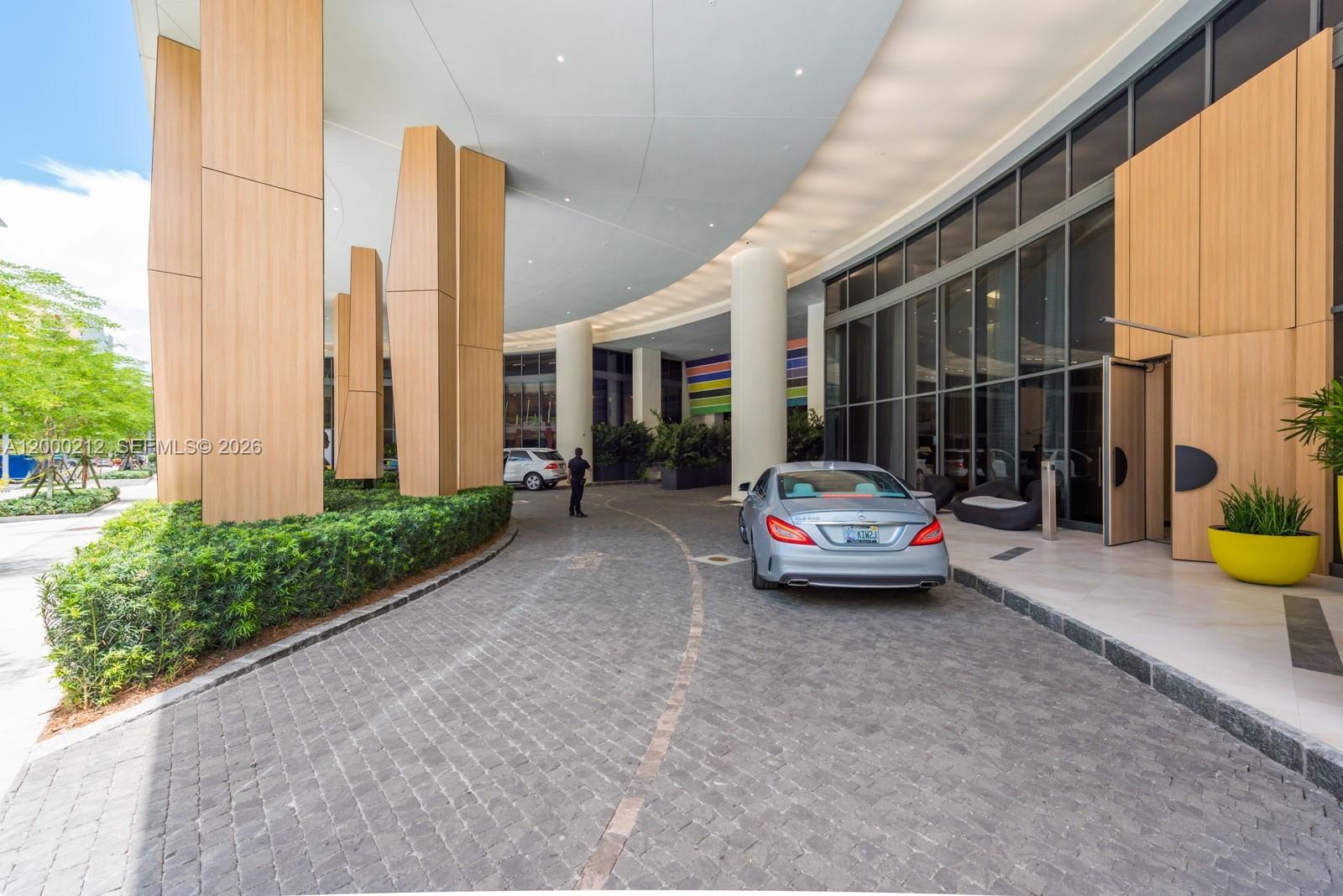 45 SW 9th St #4006, Miami FL 33130