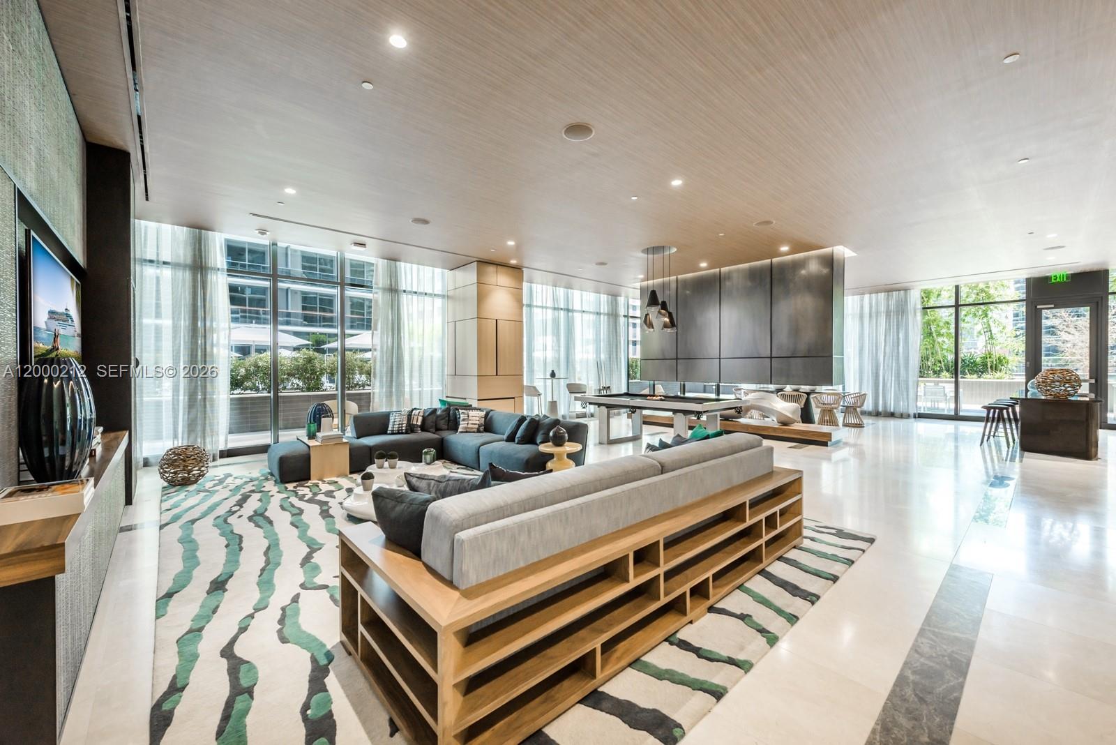 45 SW 9th St #4006, Miami FL 33130