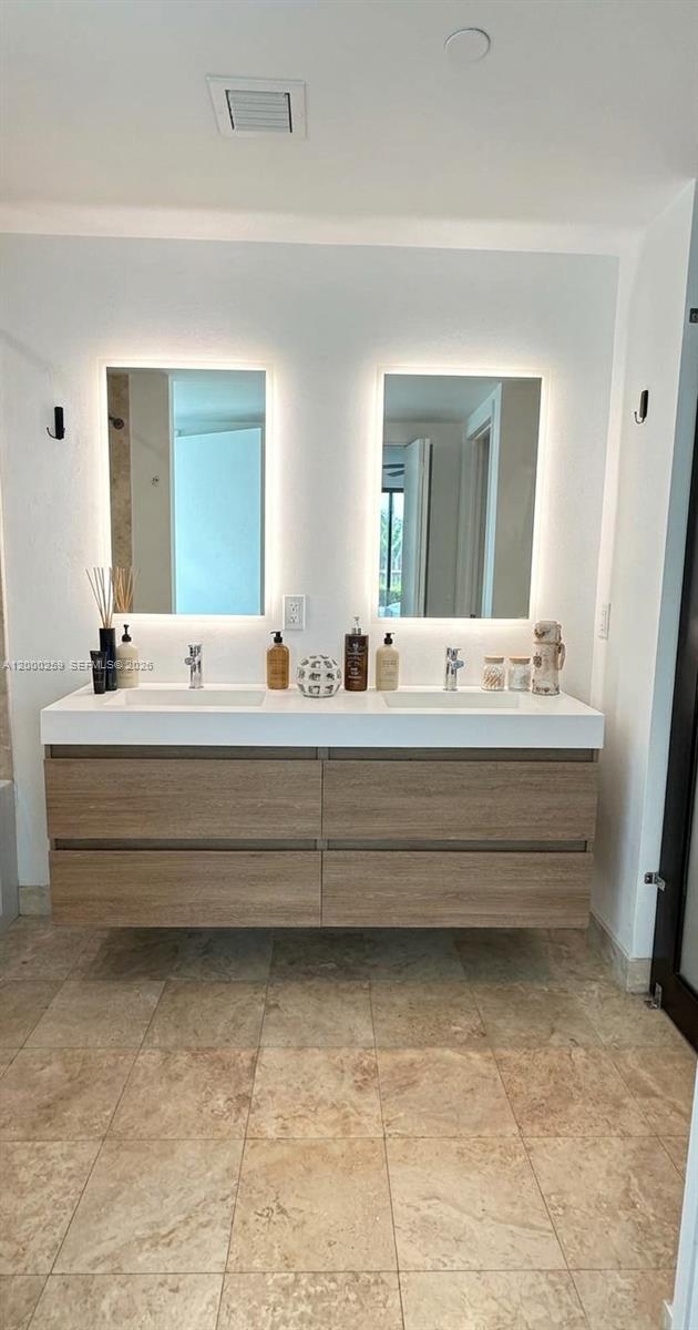 350 S Miami Ave #1702, Miami FL 33130