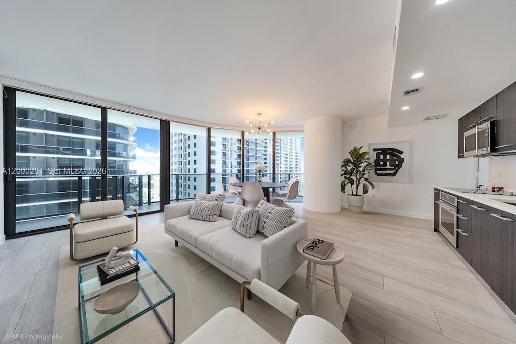 45 SW 9th St #1808, Miami FL 33130