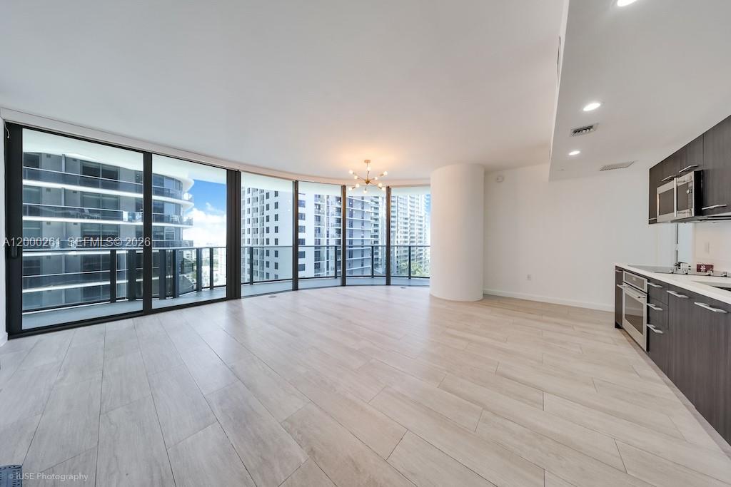 45 SW 9th St #1808, Miami FL 33130