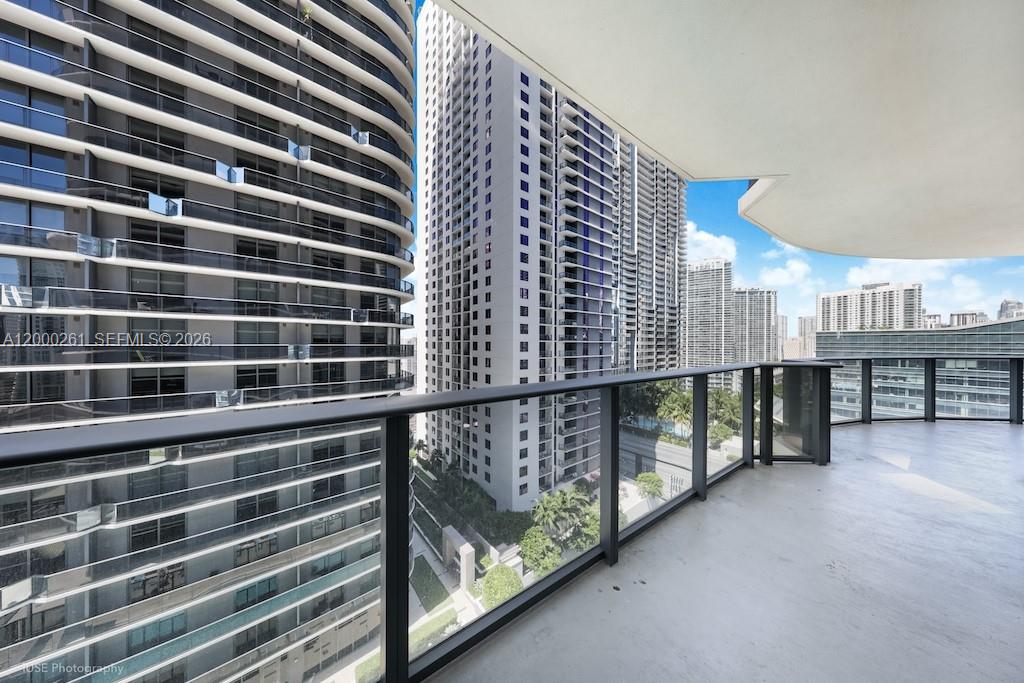 45 SW 9th St #1808, Miami FL 33130