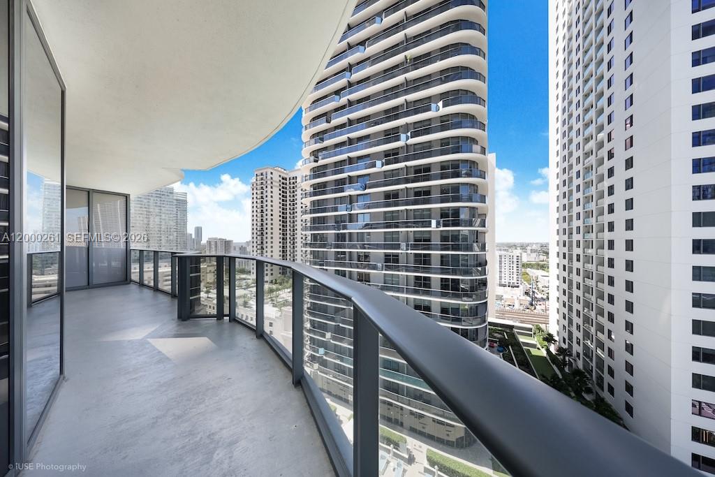 45 SW 9th St #1808, Miami FL 33130