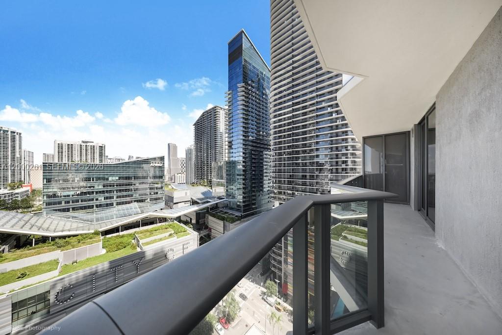 45 SW 9th St #1808, Miami FL 33130