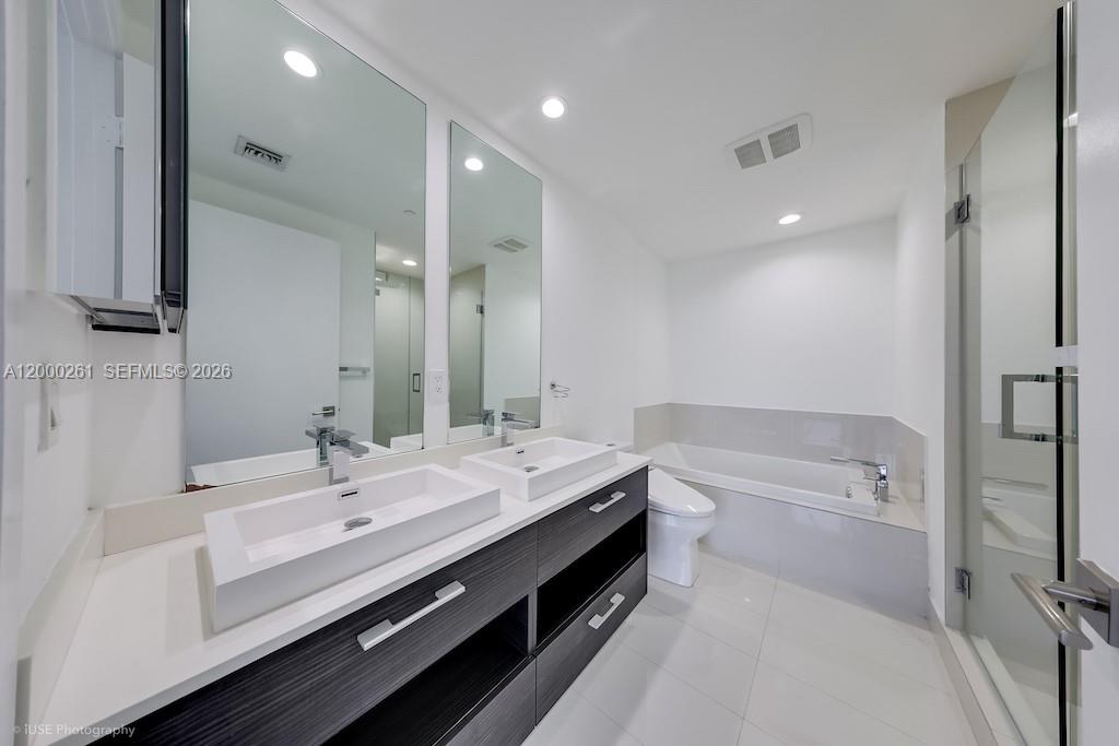 45 SW 9th St #1808, Miami FL 33130