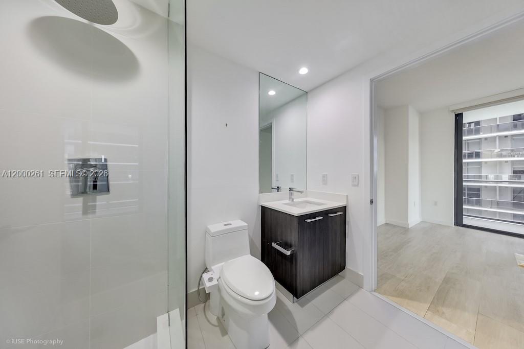 45 SW 9th St #1808, Miami FL 33130