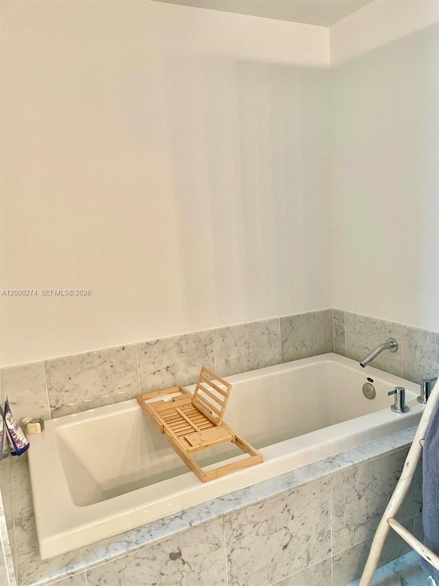 244 Biscayne Blvd #1709, Miami FL 33132