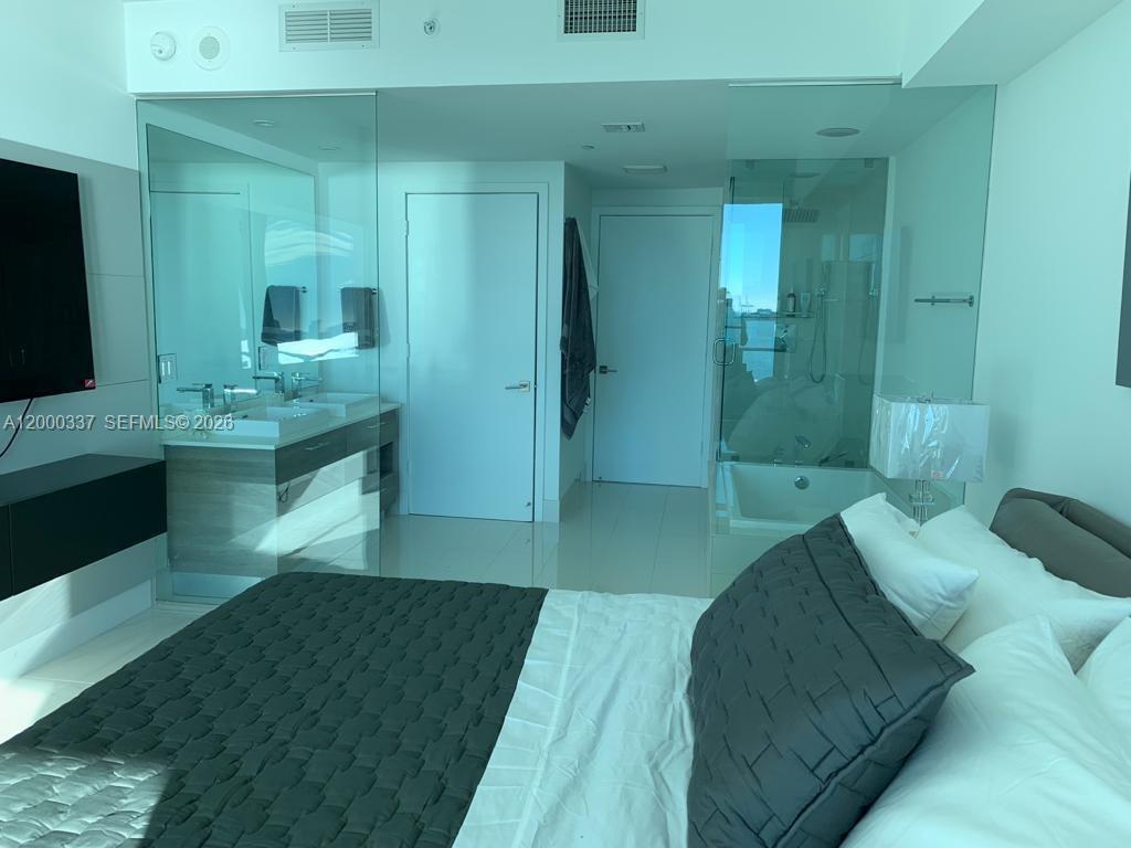 650 NE 32 St #705, Miami FL 33137