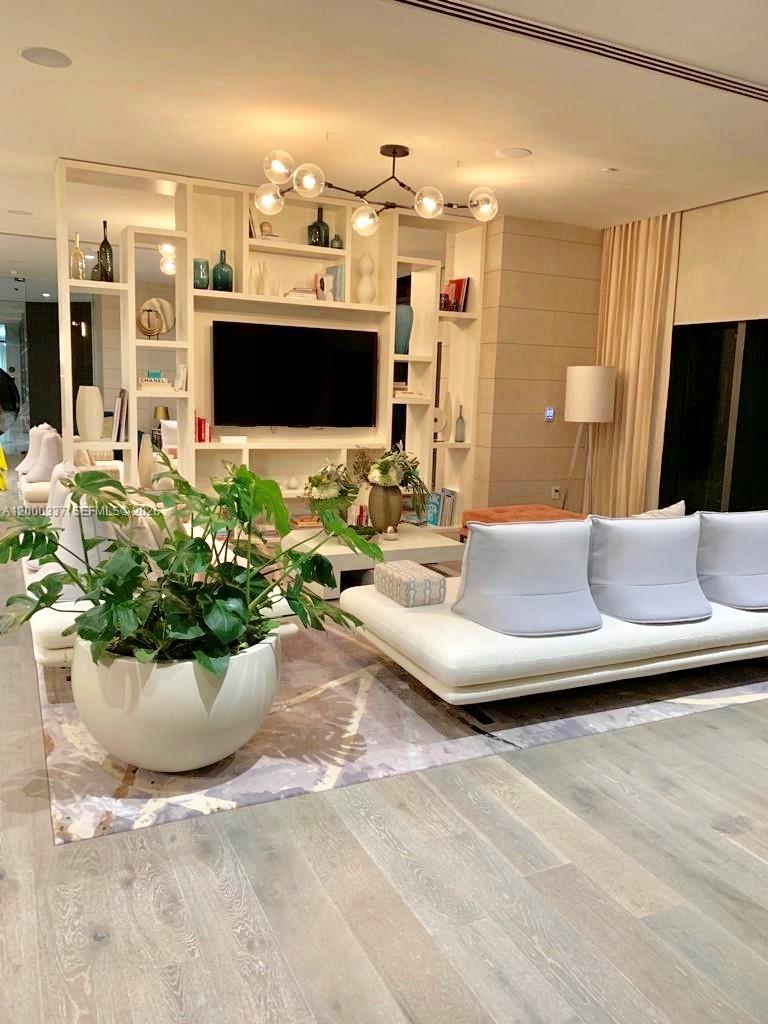 650 NE 32 St #705, Miami FL 33137