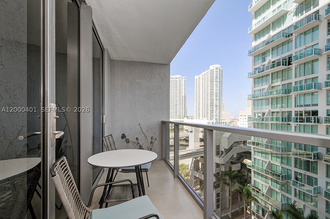 31 SE 6th St #1206, Miami FL 33131
