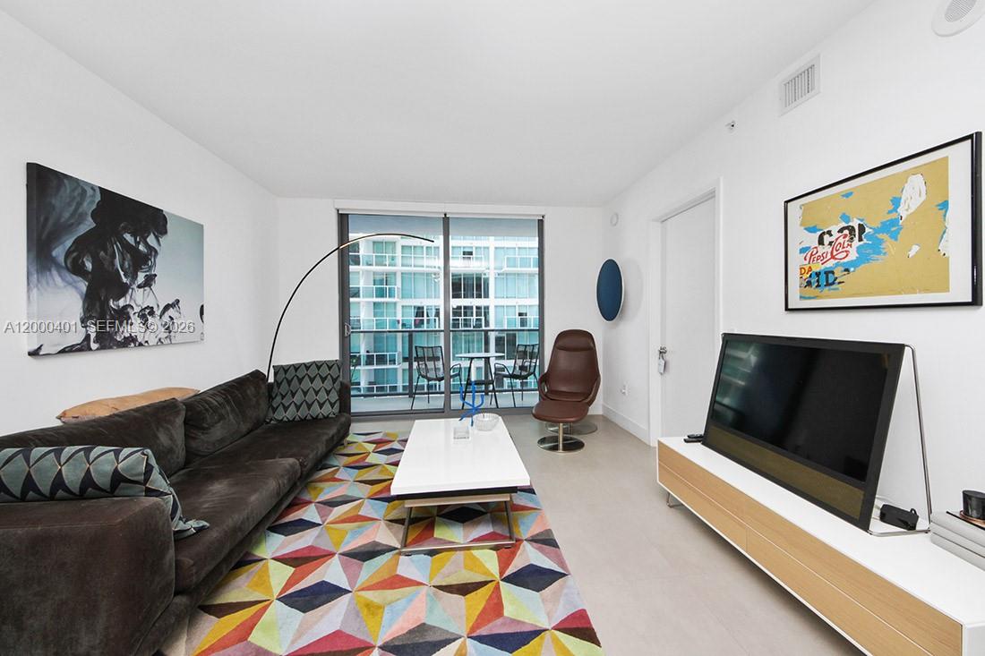 31 SE 6th St #1206, Miami FL 33131