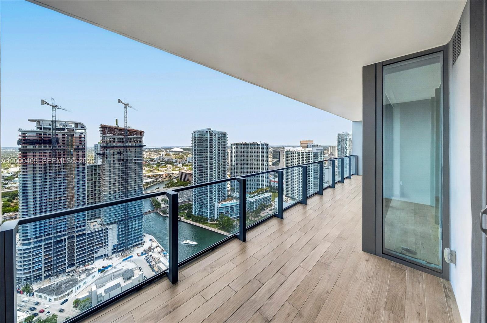 68 SE 6th St #3906, Miami FL 33131