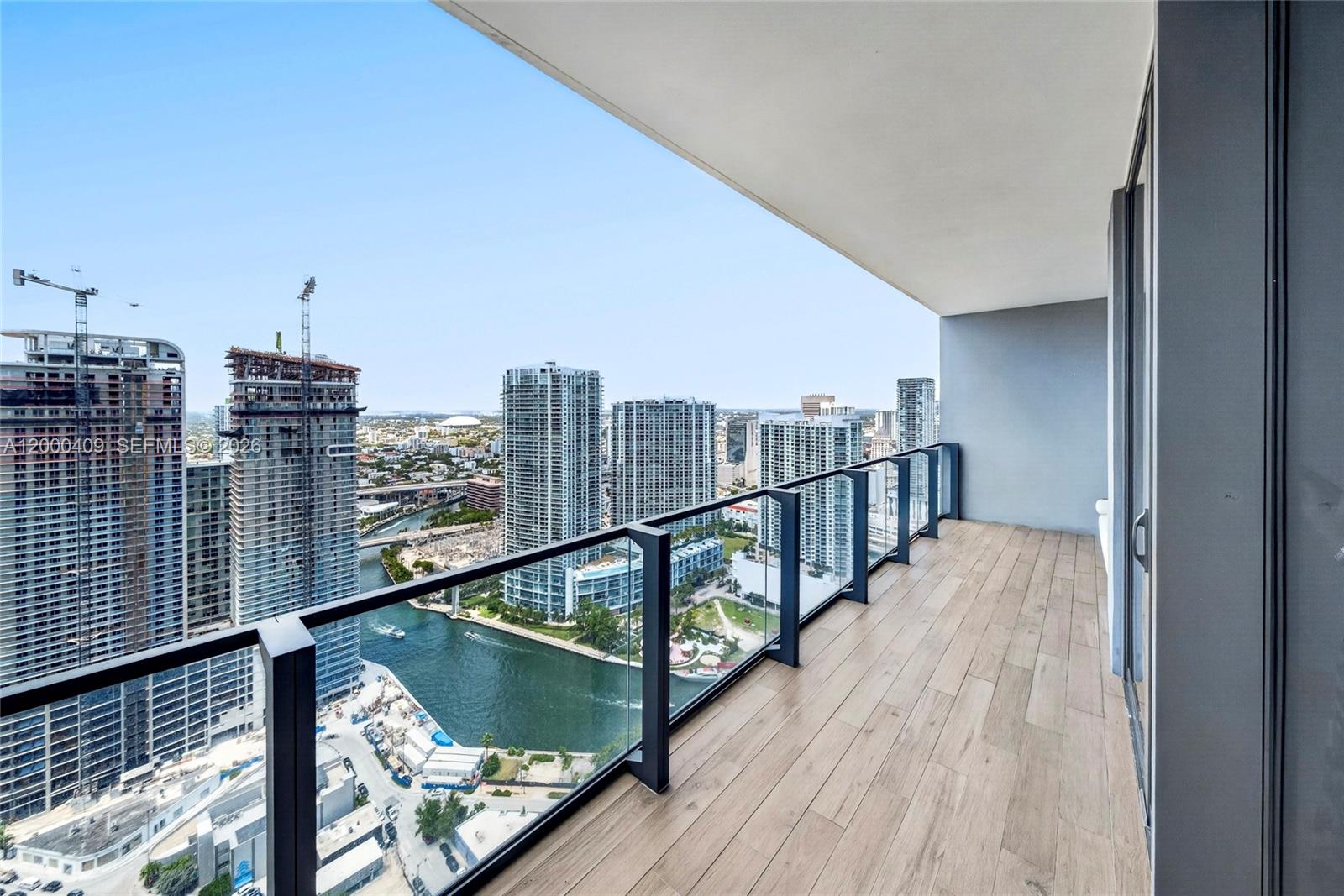 68 SE 6th St #3906, Miami FL 33131