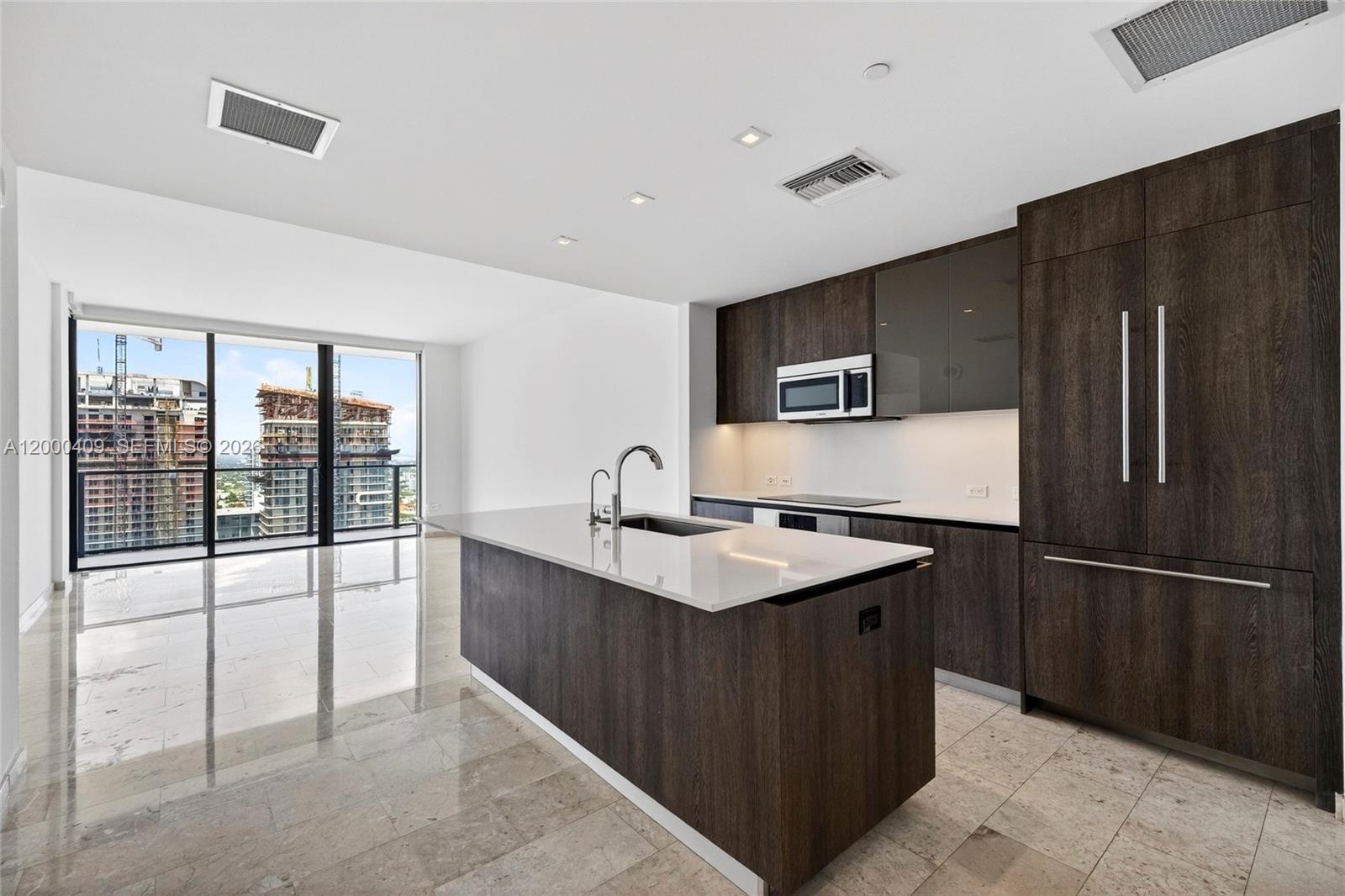 68 SE 6th St #3906, Miami FL 33131