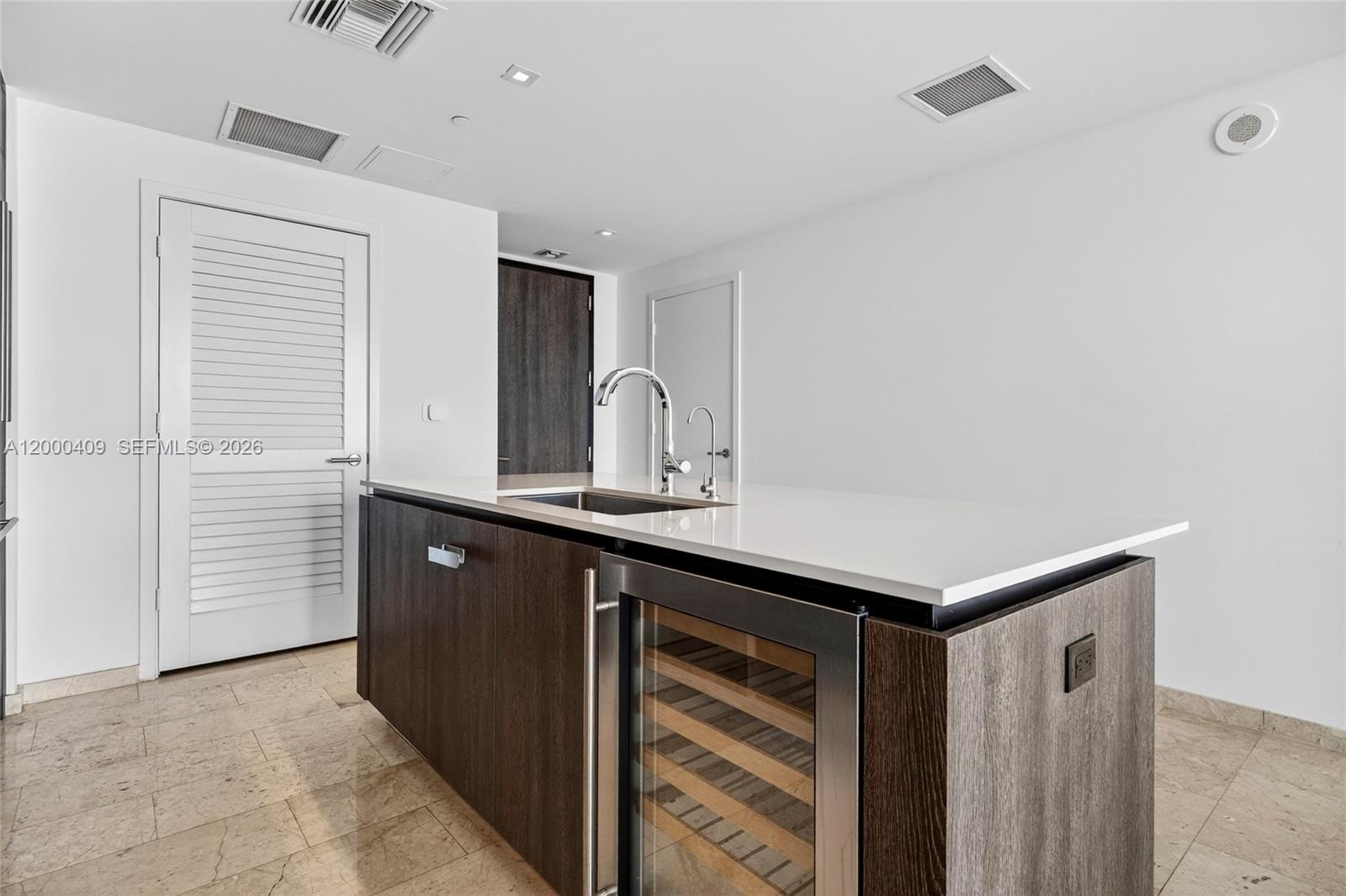 68 SE 6th St #3906, Miami FL 33131