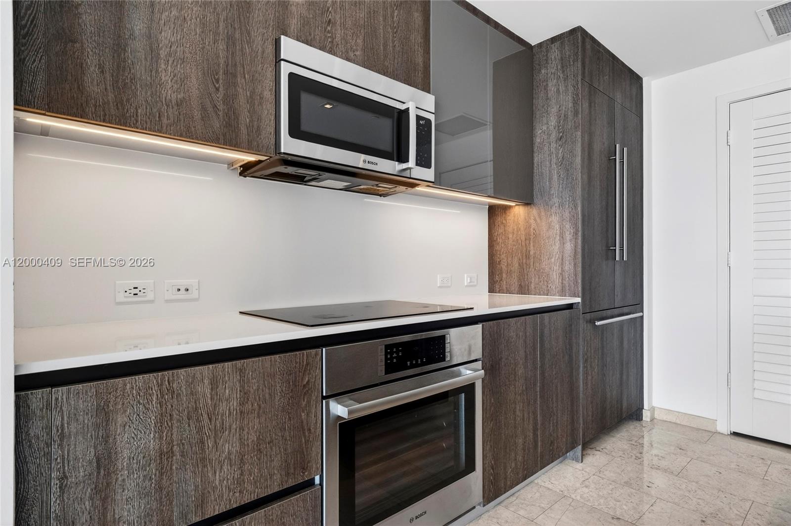 68 SE 6th St #3906, Miami FL 33131