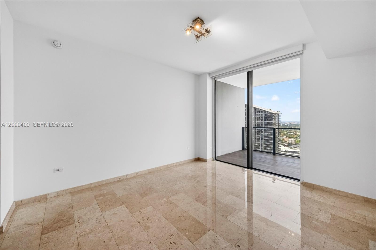 68 SE 6th St #3906, Miami FL 33131