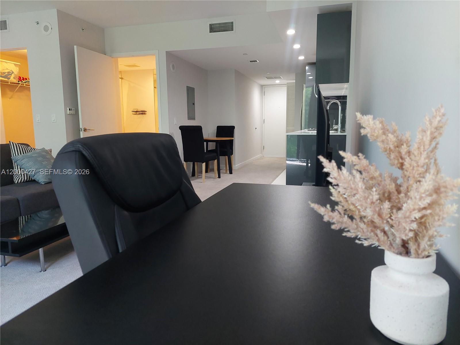31 SE 6th St #403, Miami FL 33131