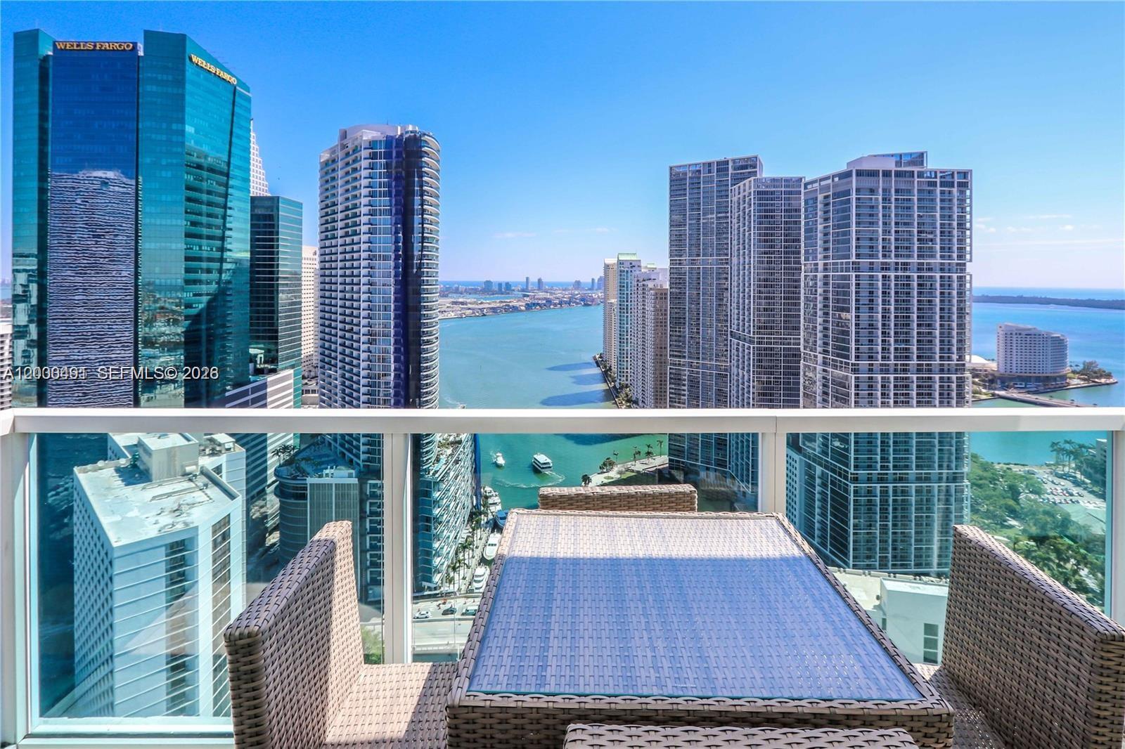 31 SE 5th St #4212, Miami FL 33131