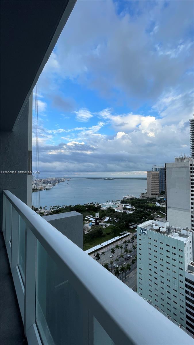 244 Biscayne Blvd #2907, Miami FL 33132