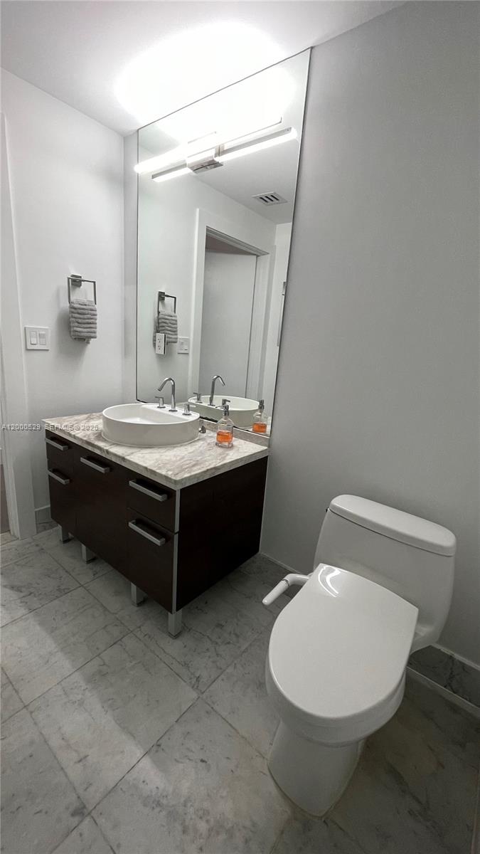 244 Biscayne Blvd #2907, Miami FL 33132