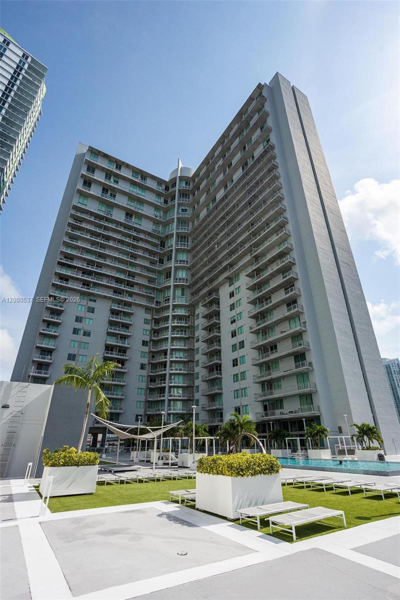 690 SW 1st Ct #PHI26, Miami FL 33130