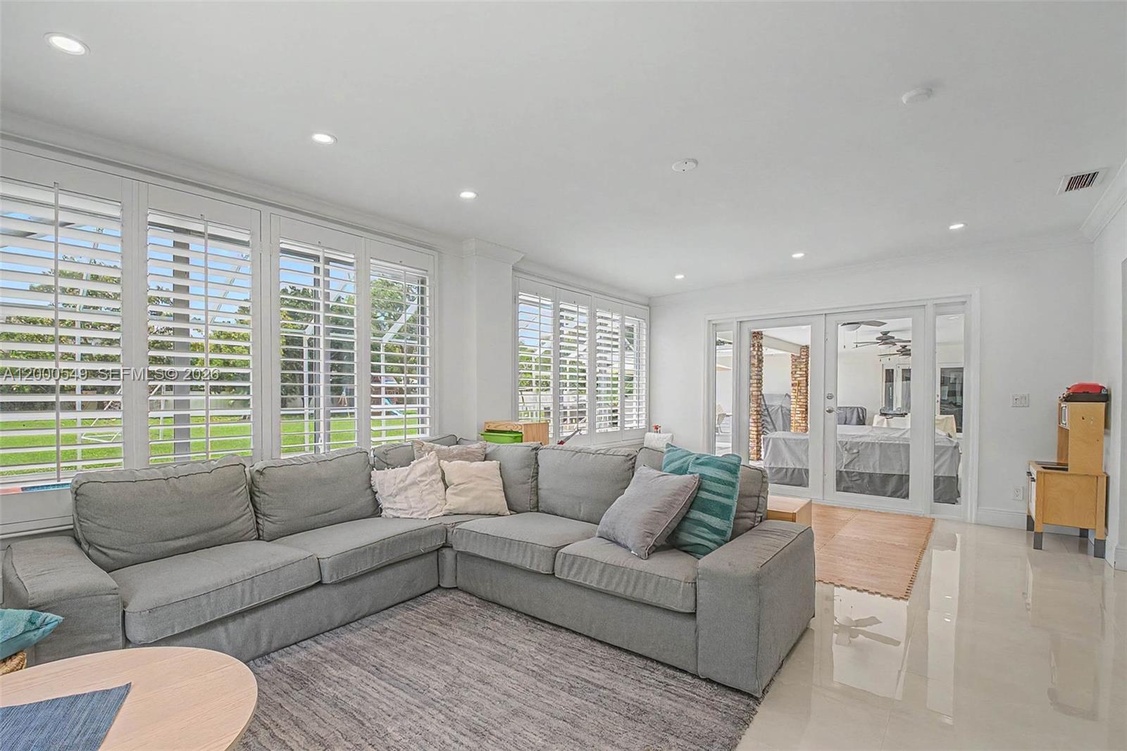 7230 SW 104th St, Pinecrest FL 33156
