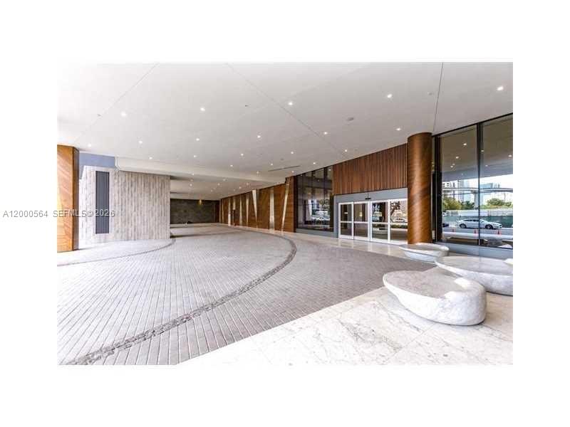 68 SE 6th St #2409, Miami FL 33131