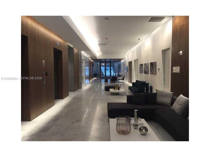 68 SE 6th St #2409, Miami FL 33131