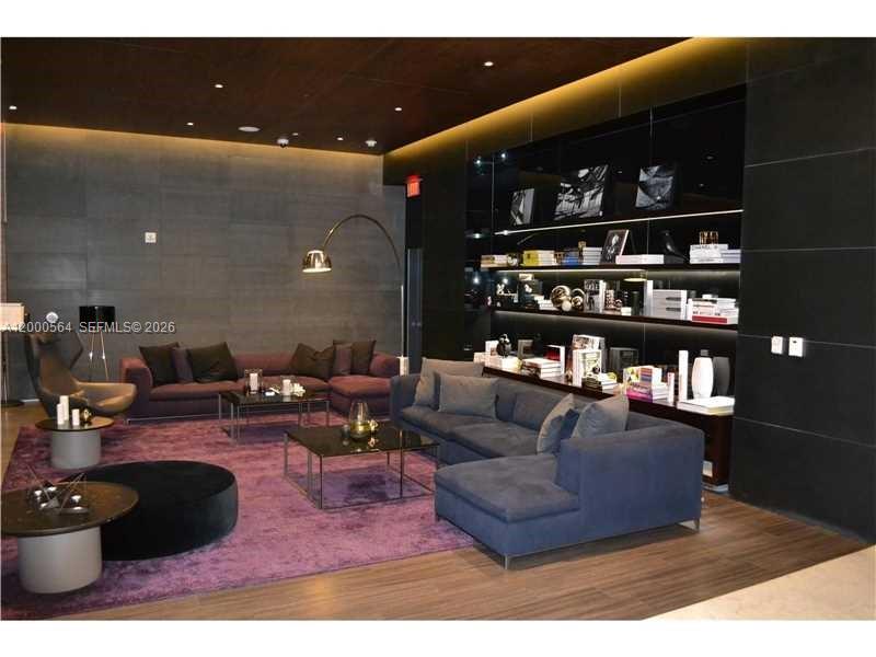 68 SE 6th St #2409, Miami FL 33131