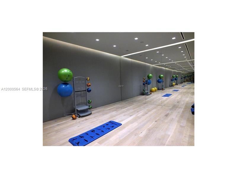 68 SE 6th St #2409, Miami FL 33131