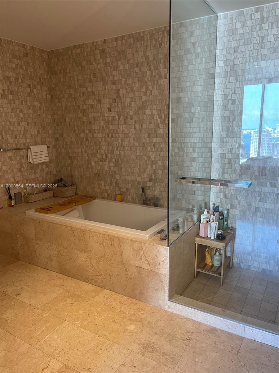 68 SE 6th St #2409, Miami FL 33131