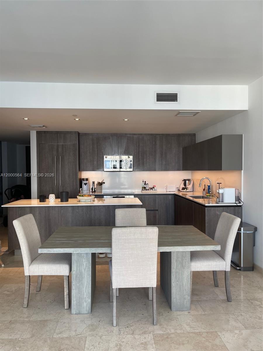 68 SE 6th St #2409, Miami FL 33131