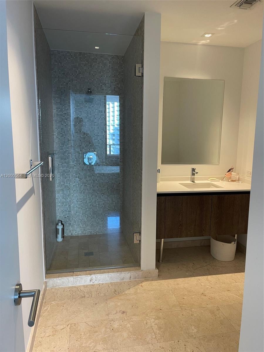 68 SE 6th St #2409, Miami FL 33131